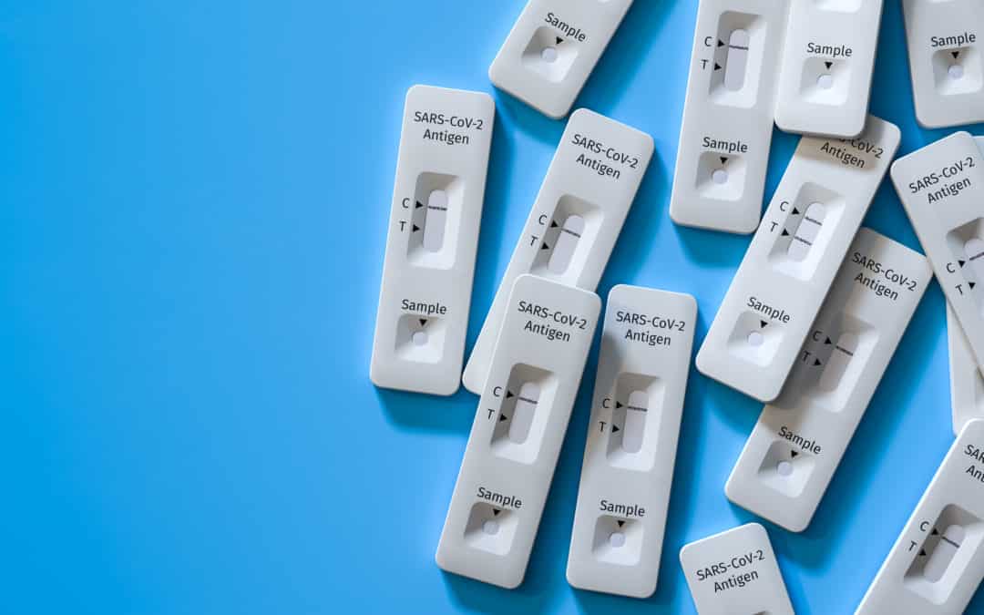 Gesund­heits­mi­nis­ter Holet­schek: Kos­ten­lo­se Coro­na-Tes­tun­gen blei­ben mög­lich, wo&nbsp;nötig