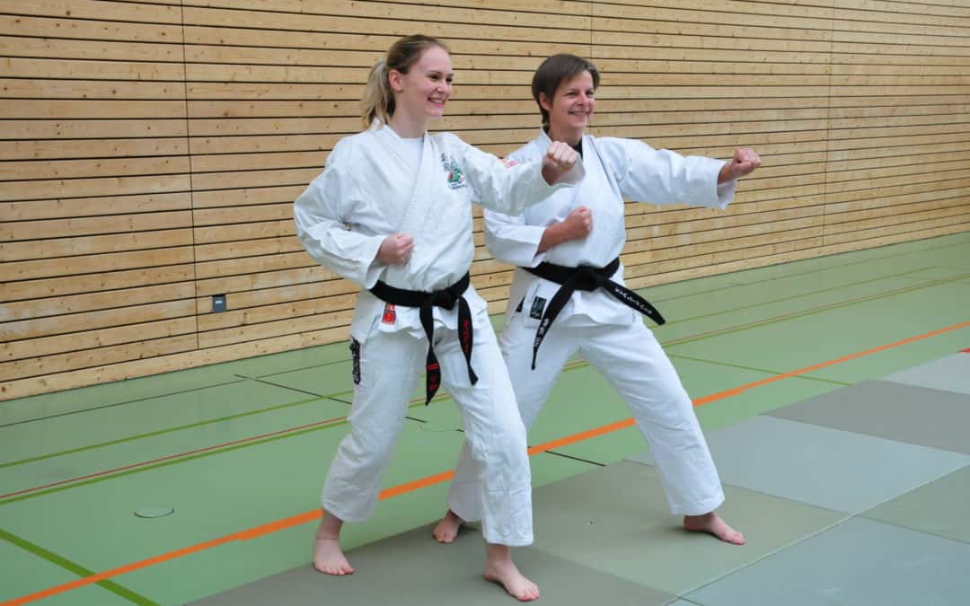 Zwei Power­frau­en kämp­fen für den TSB: Eva Straub und Valen­ti­na Weigt. Ju-Jutsu ist ihre Passion