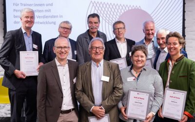 Ver­nei­gung vor Trainer-Legenden